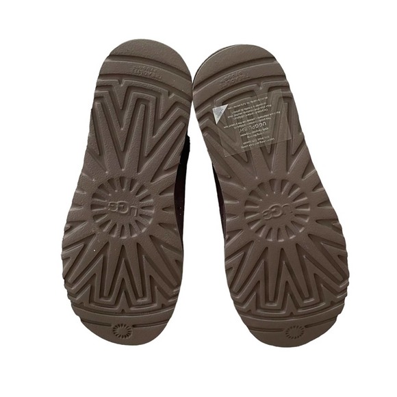 NEW UGG CLASSIC ZODIAC SHORT Boots Gray size 8 - Picture 9 of 9